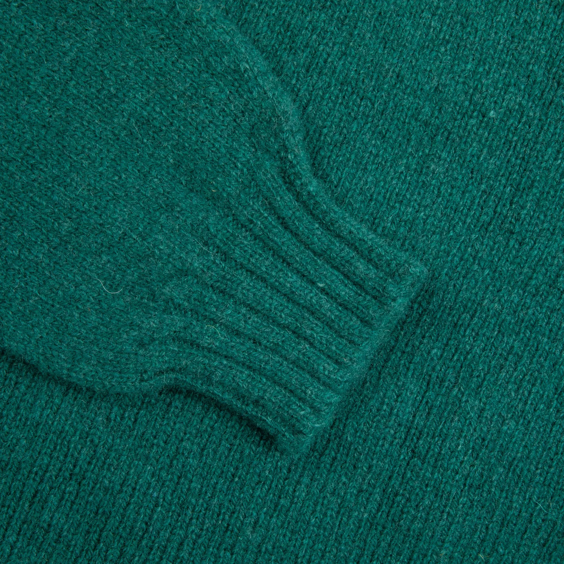 Laurence J. Smith Super soft Seamless Crew Neck Pullover Forest Sheen