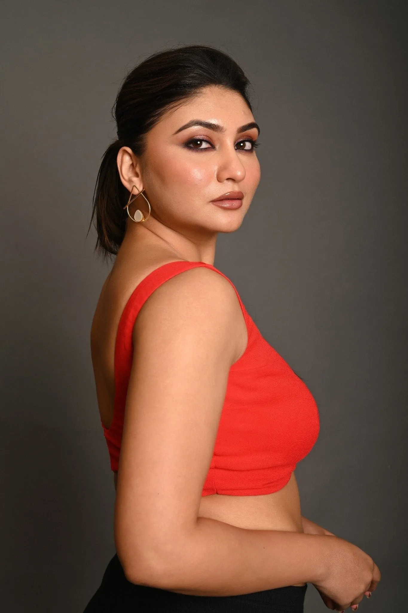 Pinkish Red Georgette Butterfly-Cut Sleeveless Blouse with Sweetheart Neckline
